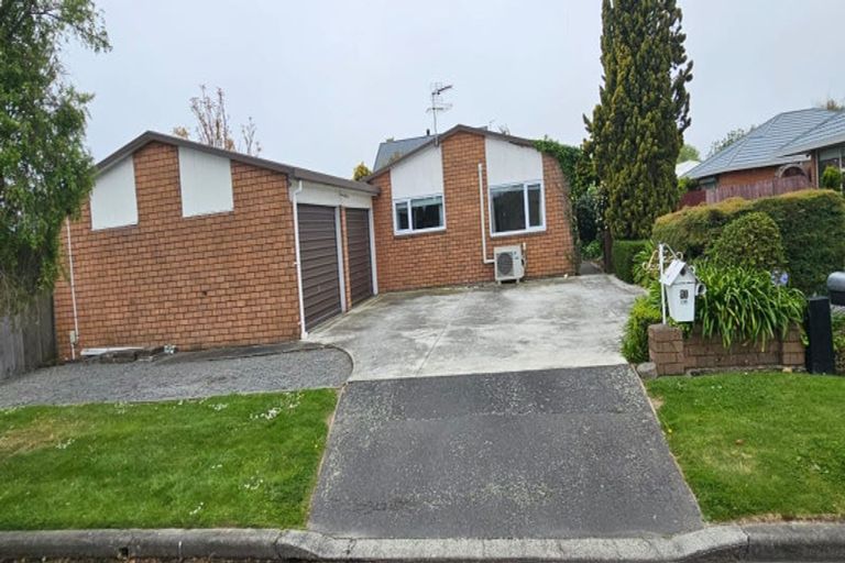 Photo of property in 21 Honeysuckle Place, Northcote, Christchurch, 8052