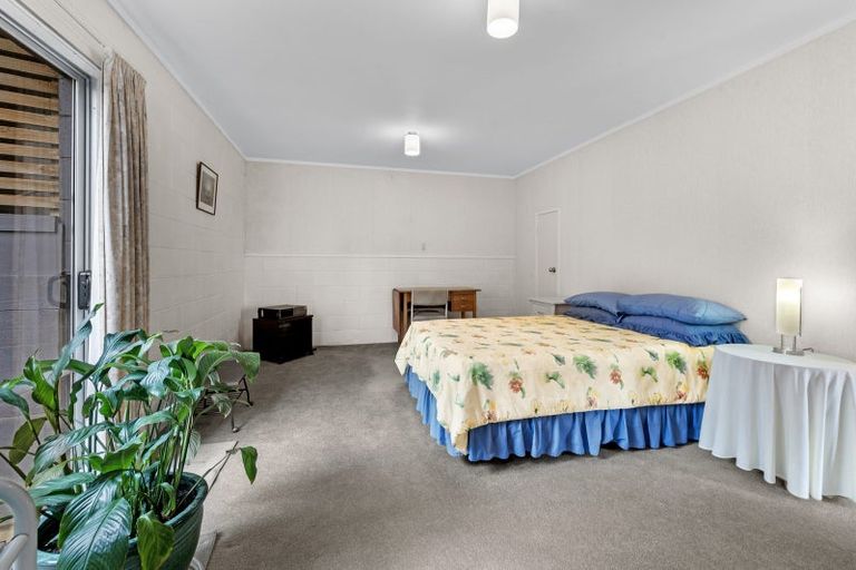 Photo of property in 1/573 Beach Road, Murrays Bay, Auckland, 0630