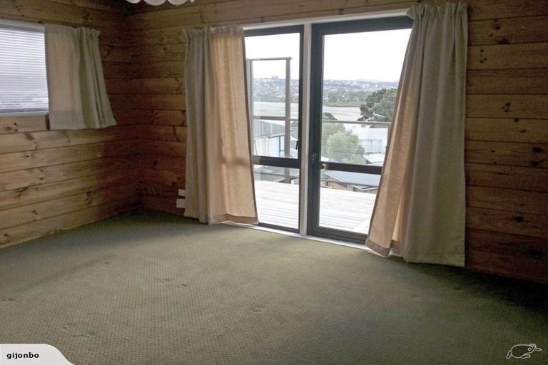 Photo of property in 35 Moffat Road, Red Beach, 0932