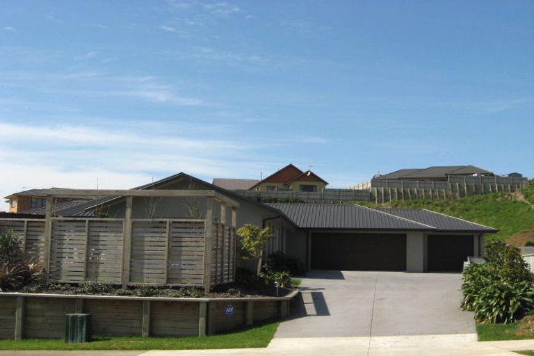 Photo of property in 16 Maple Crescent, Whalers Gate, New Plymouth, 4310