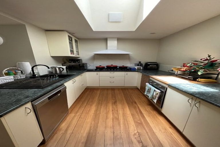 Photo of property in 5 Smith Street, Paekakariki, 5034