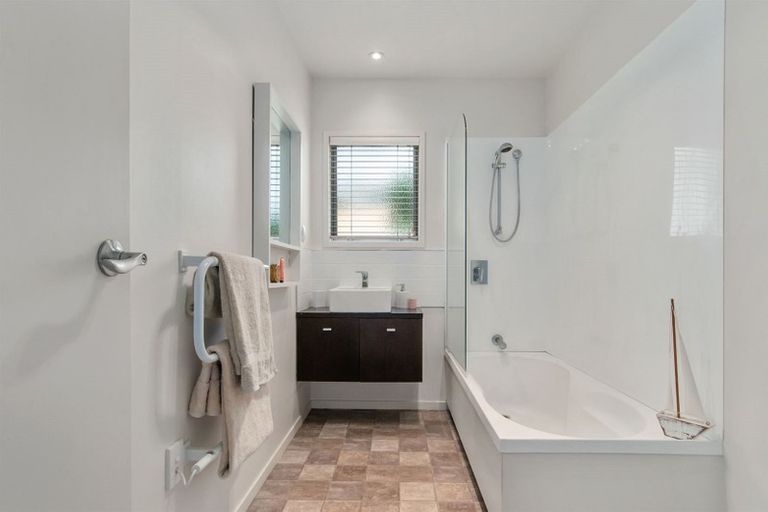 Photo of property in 8 Mckenna Lane, Omokoroa, 3114