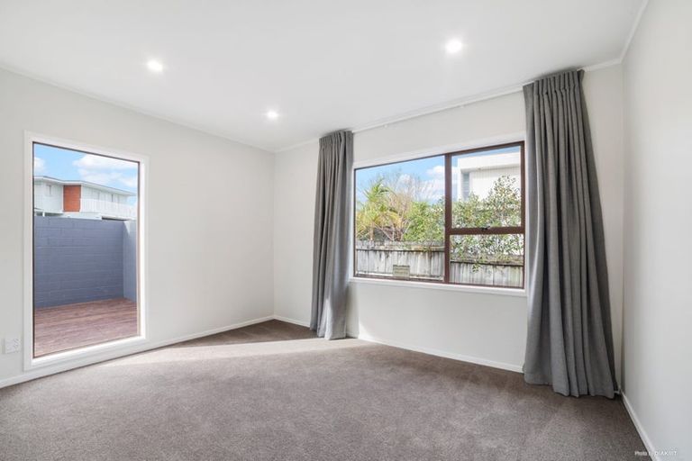 Photo of property in 8 Heaton Grove, Chatswood, Auckland, 0626