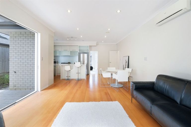 Photo of property in 5 Mulroy Place, Pinehill, Auckland, 0632