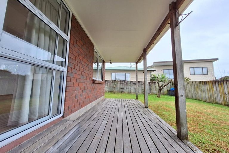 Photo of property in 1/73 Royal View Road, Te Atatu South, Auckland, 0610
