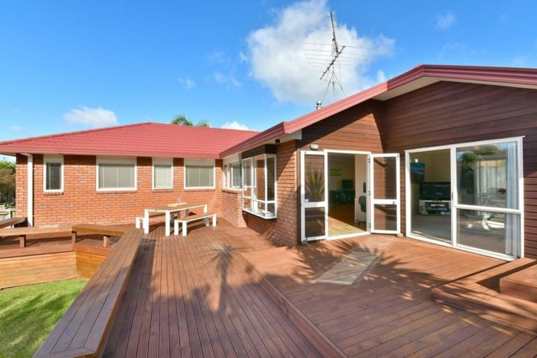 Photo of property in 12 Astor Place, Orewa, 0931
