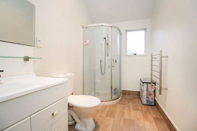 Photo of property in 16 Lagoon Way, West Harbour, Auckland, 0618