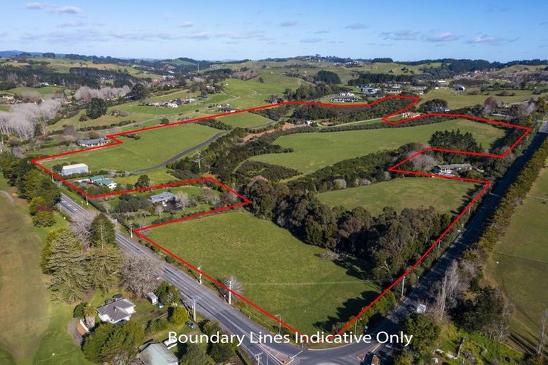 Photo of property in 63 Whitford Park Road, Whitford, Manurewa, 2576