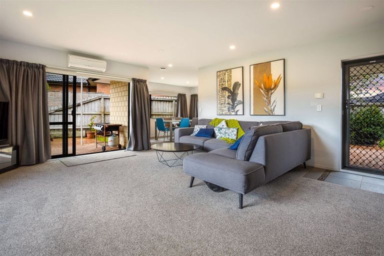 Photo of property in 68 South Kensington Way, Henderson, Auckland, 0612