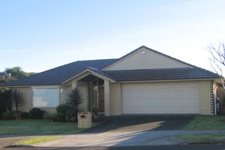 Photo of property in 73 Moyrus Crescent, East Tamaki Heights, Auckland, 2016