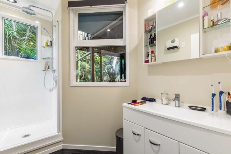 Photo of property in 91 Wood Bay Road, Titirangi, Auckland, 0604