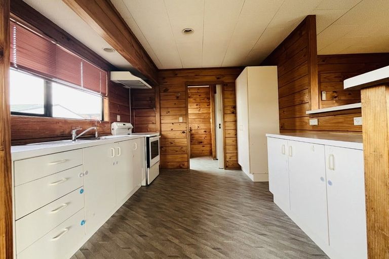 Photo of property in 36 Meadowvale Rise, Titirangi, Auckland, 0604