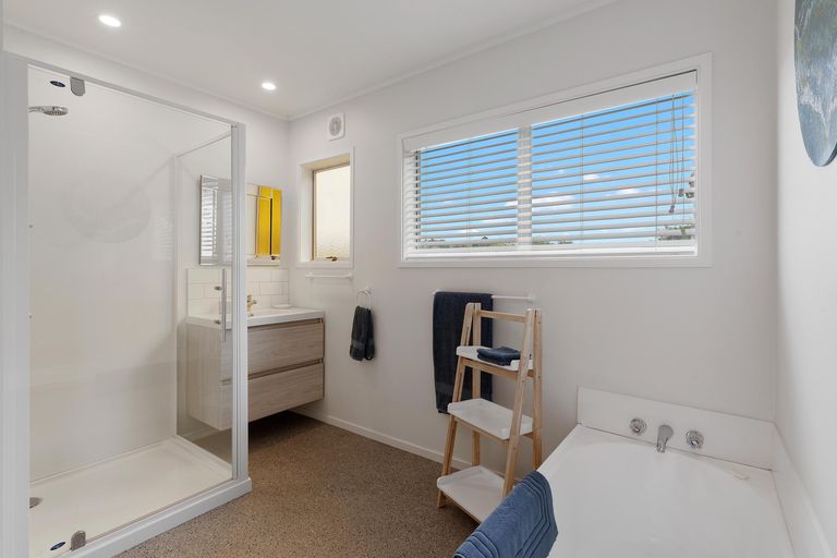 Photo of property in 5 Clinton Road, Tawharanui Peninsula, Warkworth, 0986