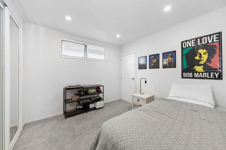 Photo of property in 24 Walmer Road, Point Chevalier, Auckland, 1022