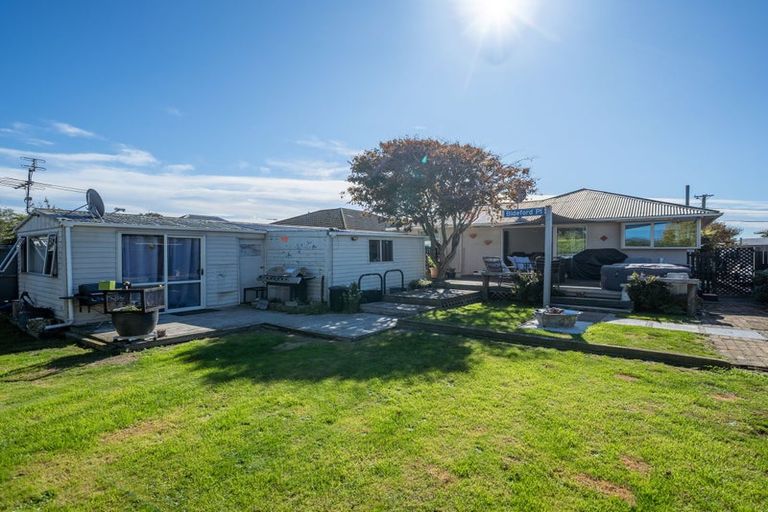 Photo of property in 14 Bideford Place, Dallington, Christchurch, 8061