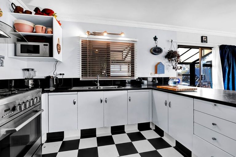 Photo of property in 8a Birdwood Avenue, Moturoa, New Plymouth, 4310