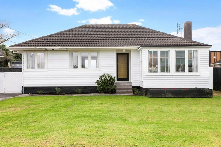Photo of property in 28 Harbour View Road, Te Atatu Peninsula, Auckland, 0610