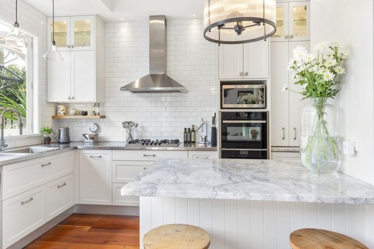 Photo of property in 8 Park Street, Thorndon, Wellington, 6011