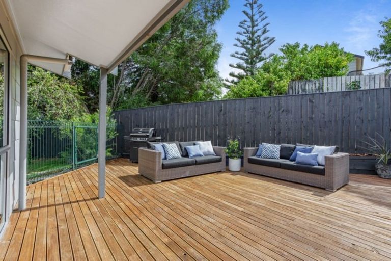 Photo of property in 7 Elizabeth Drive, West Harbour, Auckland, 0618