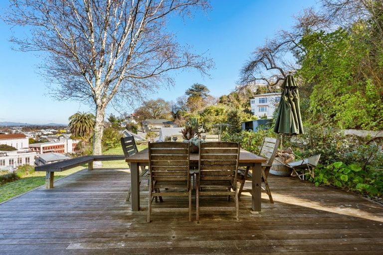 Photo of property in 16 Brewster Street, Bluff Hill, Napier, 4110