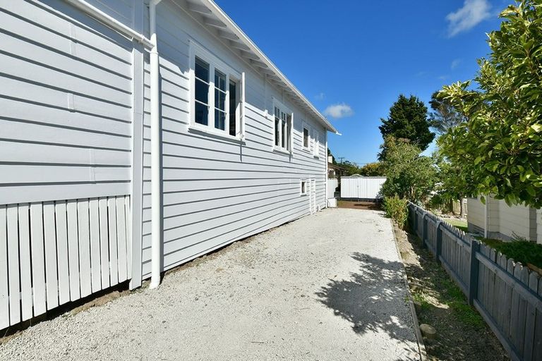 Photo of property in 43 Puriri Street, Helensville, 0800