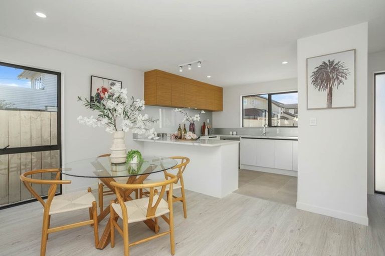 Photo of property in 2/10 Alan Avenue, Henderson, Auckland, 0610