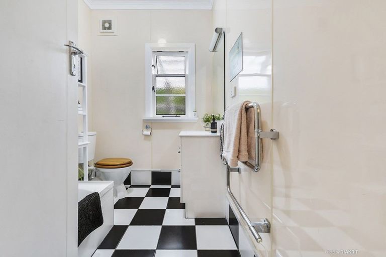 Photo of property in 49 Cavendish Square, Strathmore Park, Wellington, 6022