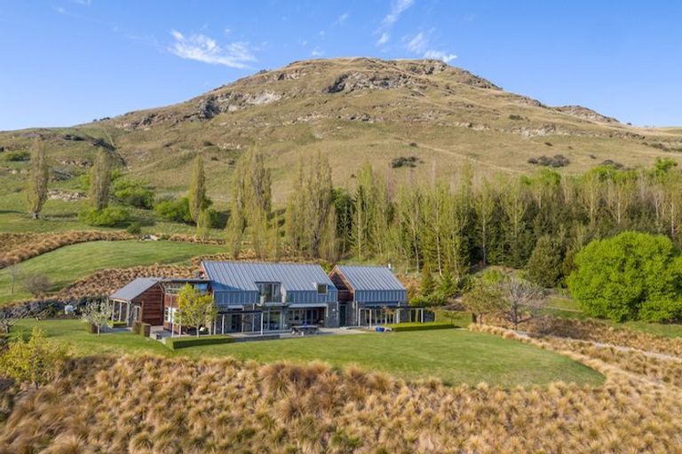 Photo of property in 16 Beechwood Lane, Lower Shotover, Queenstown, 9371