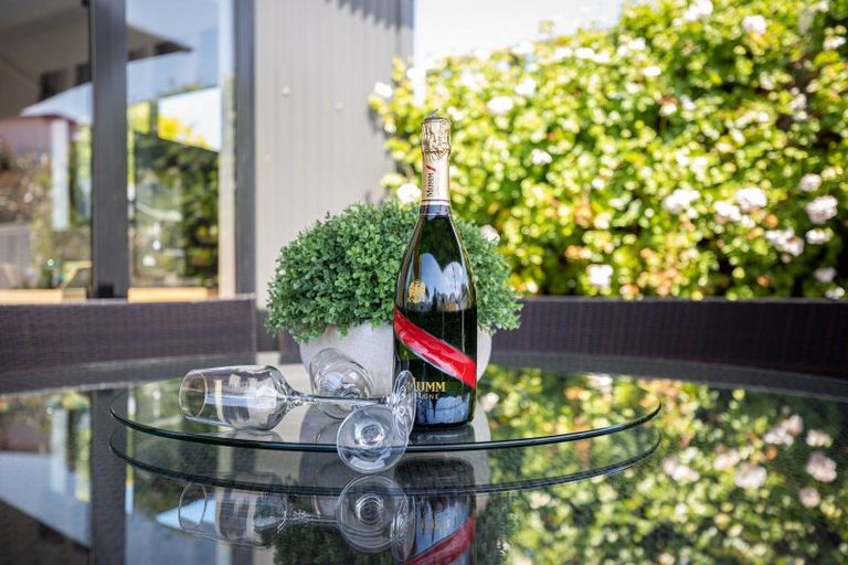 Photo of property in 36a Oceanview Road, Mount Maunganui, 3116