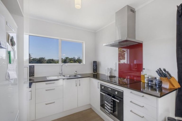 Photo of property in 2/7 Kopu Place, Clendon Park, Auckland, 2103