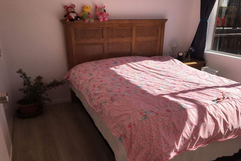 Photo of property in 2/2 Camelot Place, Glenfield, Auckland, 0629