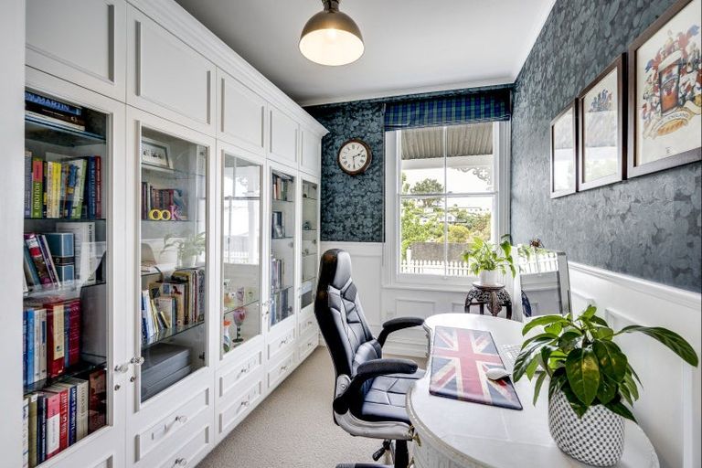 Photo of property in 3 Terrace Lane, Hospital Hill, Napier, 4110