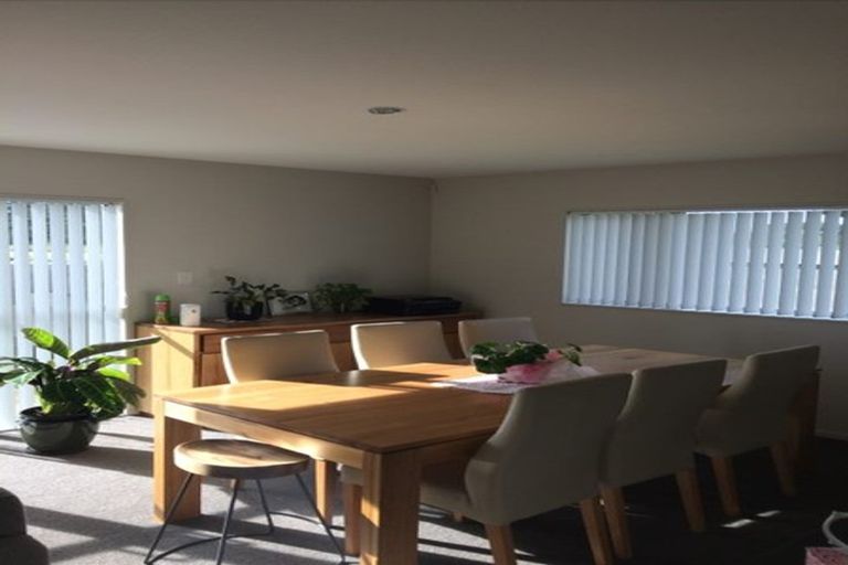 Photo of property in 110 Popokatea Drive, Takanini, 2112