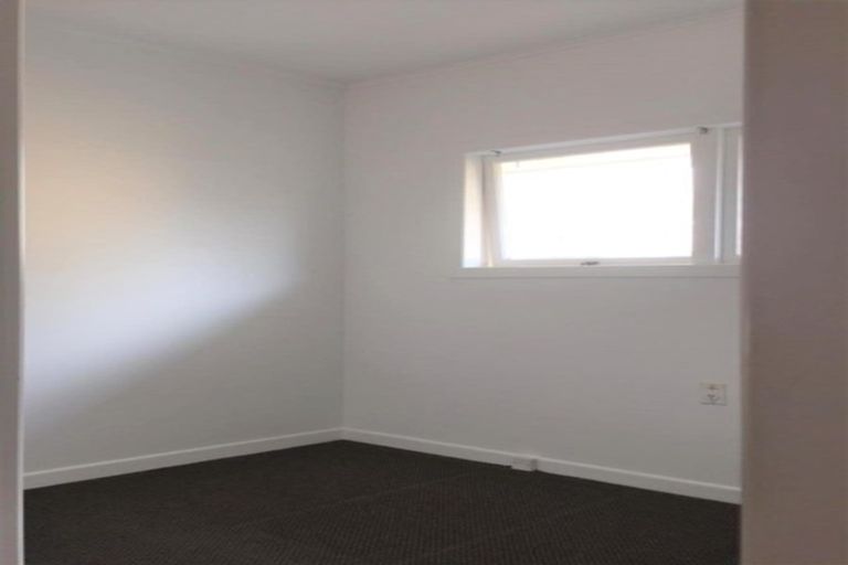 Photo of property in 9 Covil Avenue, Te Atatu South, Auckland, 0610
