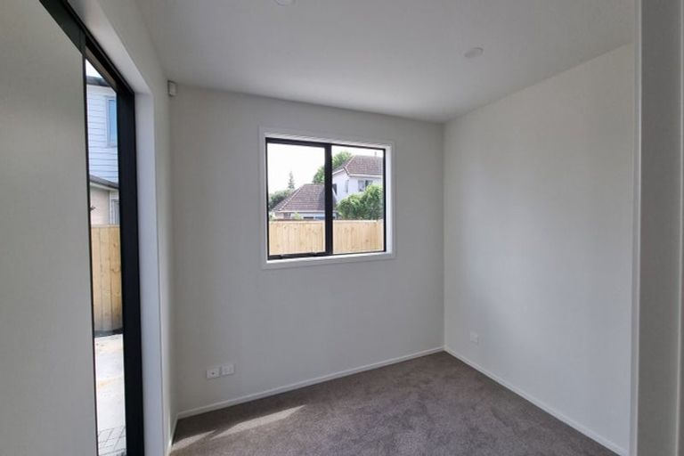 Photo of property in 64e Buscomb Avenue, Henderson, Auckland, 0610