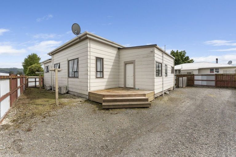 Photo of property in 15 Station Street, Woodville, 4920