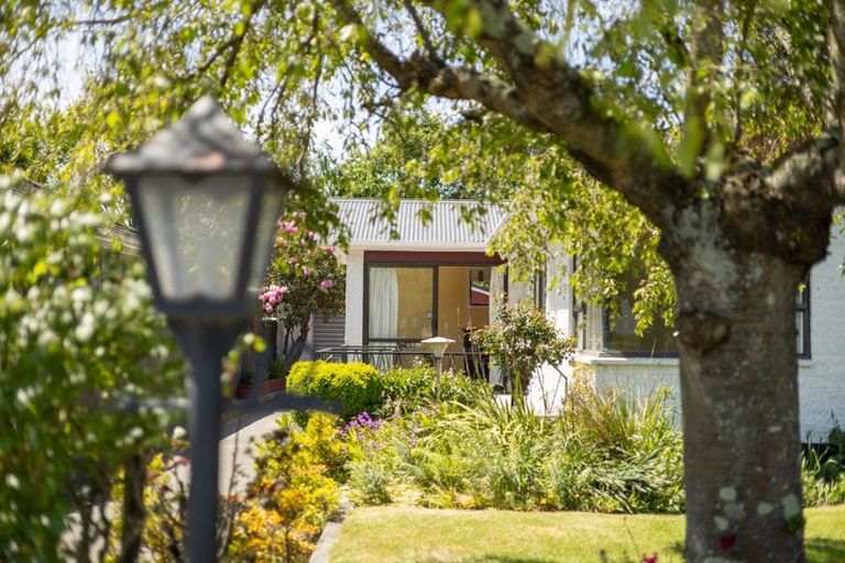 Photo of property in 12 Fairmont Place, Hornby, Christchurch, 8042