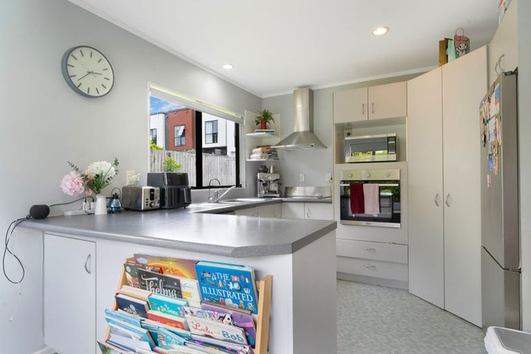 Photo of property in 2/29 Humphrey Kemp Avenue, Henderson, Auckland, 0612