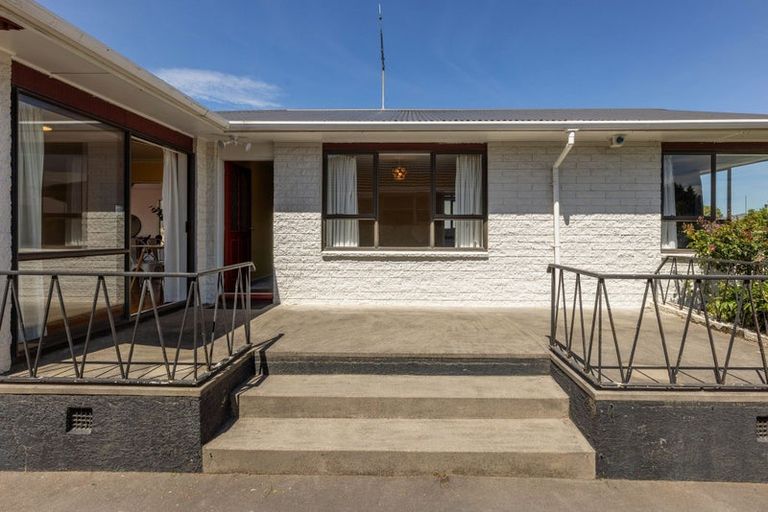 Photo of property in 12 Fairmont Place, Hornby, Christchurch, 8042