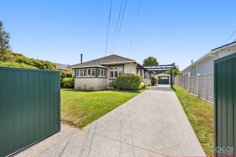 Photo of property in 25 Maire Street, Woburn, Lower Hutt, 5010