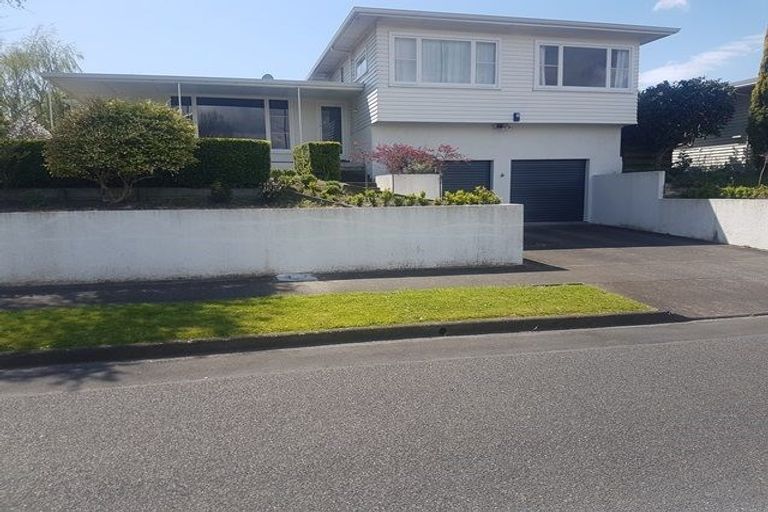 Photo of property in 2 Luton Street, Hokowhitu, Palmerston North, 4410