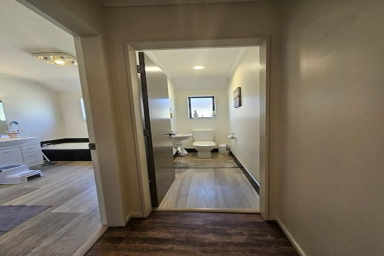 Photo of property in 17 Consort Close, Paraparaumu Beach, Paraparaumu, 5032