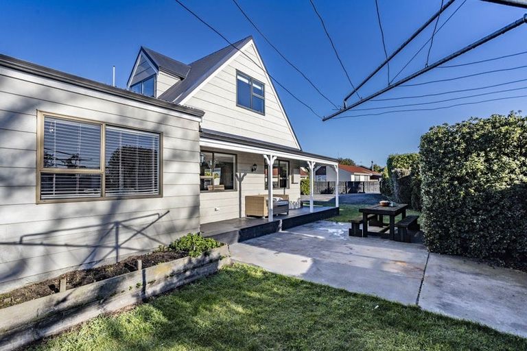 Photo of property in 10 Luxton Place, Rangiora, 7400