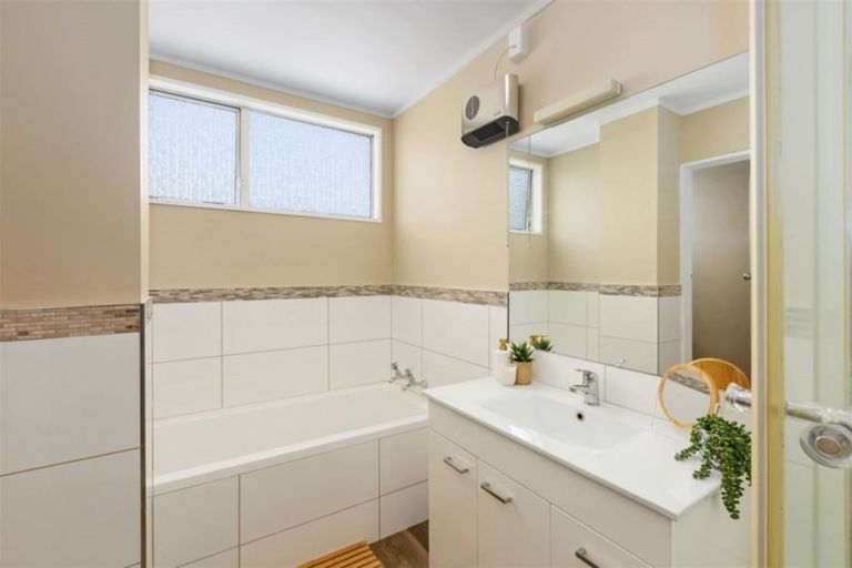 Photo of property in 10 Venus Place, Whitby, Porirua, 5024