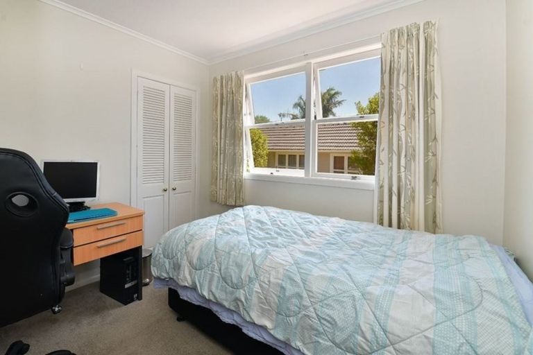 Photo of property in 1/11 Merton Avenue, Glenfield, Auckland, 0627