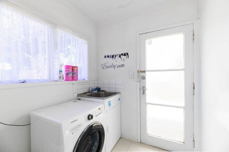 Photo of property in 2/24 Newington Road, Henderson, Auckland, 0612