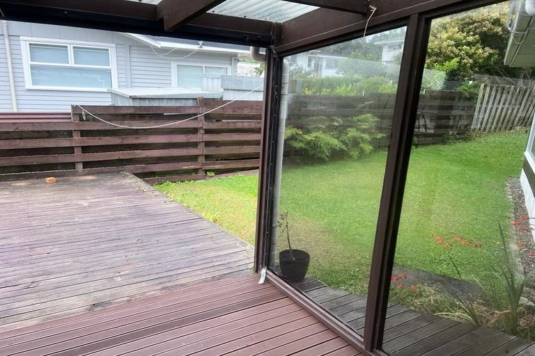 Photo of property in 35 Lantana Road, Green Bay, Auckland, 0604