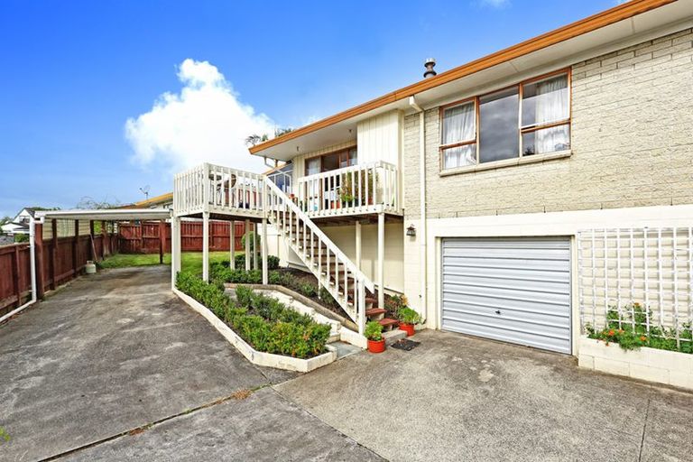 Photo of property in 2/21 Glenmore Road, Sunnyhills, Auckland, 2010