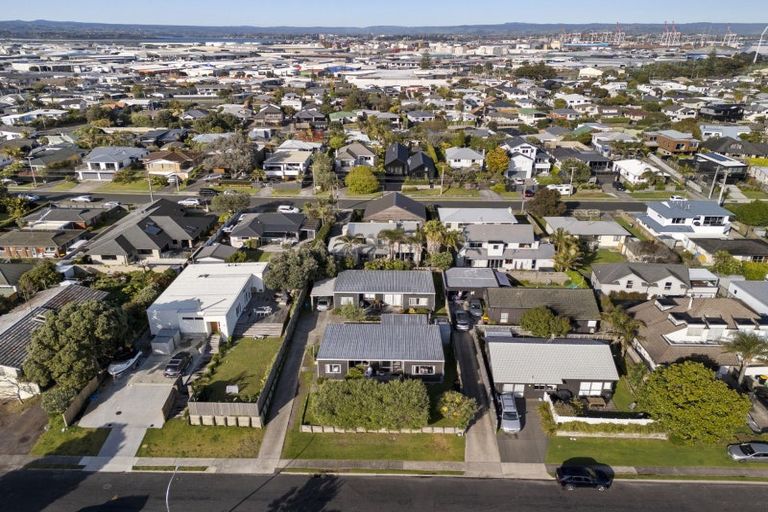 Photo of property in 10 Gordon Road, Mount Maunganui, 3116