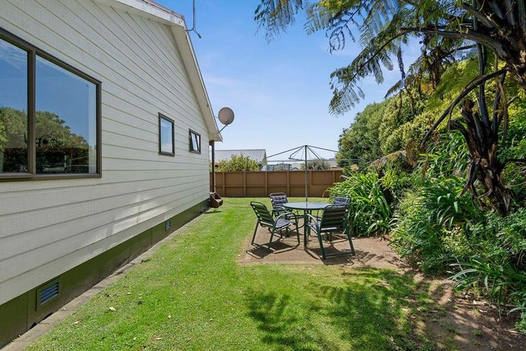 Photo of property in 23 Marchant Place, Westown, New Plymouth, 4310